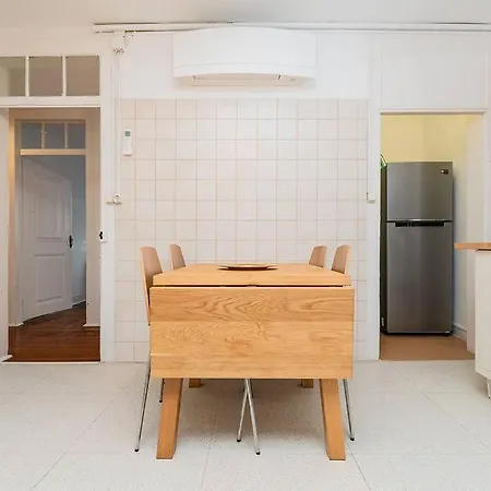 Portuguese Inspired Deco, Downtown Flat For 6 Lissabon