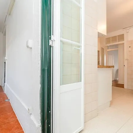 Portuguese Inspired Deco, Downtown Flat For 6 Лиссабон