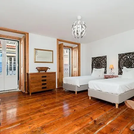 Апартаменты Portuguese Inspired Deco, Downtown Flat For 6