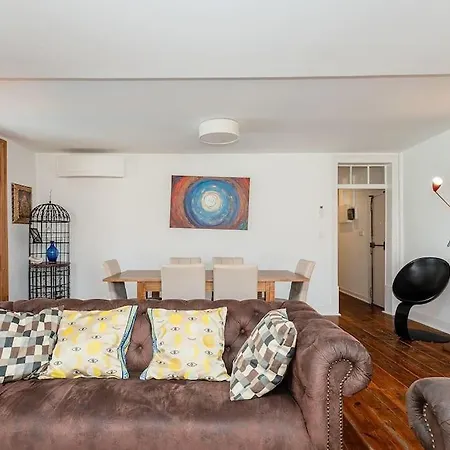 Portuguese Inspired Deco, Downtown Flat For 6 * Лиссабон
